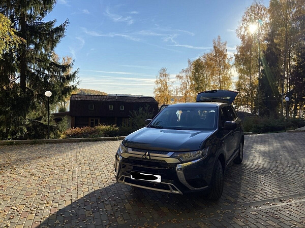 Автомобиль Mitsubishi Outlander с небольшим пробегом 
